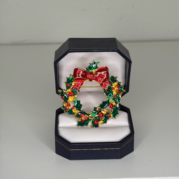 Vintage Holiday Wreath Brooch Pin - Picture 2 of 3